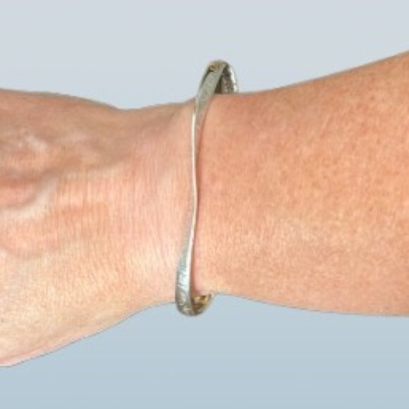 Laurel Elliott Lords Prayer Sterling Silver 925 Mobius Bangle Bracelet - EUC - Picture 3 of 5
